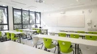 Ein leeres Klassenzimmer
