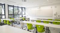 Ein leeres Klassenzimmer
