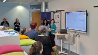 Melanie Hanisch (rechts) vom Digital Education Lab und Aylin Evin Citak von der Digitalagentur Berlin