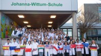 Im Rahmen des Erasmus-Projektes „European Challenges in Gene Editing by CRISPR“ arbeitet die Biotech-AG der Johanna- Wittum-Schule mit sieben europäischen Partnerschulen im Bereich innovativer biotechnologischer Grundlagenforschung von neurodegenerativen Erkrankungen zusammen.