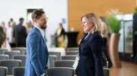 Dr. Catrin Hannken, Abteilungsleiterin „Berufliche Bildung und lebensbegleitendes Lernen“ beim Bundesministerium für Bildung, Familie, Senioren, Frauen und Jugend (BMBFSFJ), und René Hillfram vom Sekretariat der Kultusministerkonferenz (KMK)