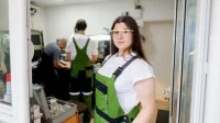Auszubildende in der Werkstatt