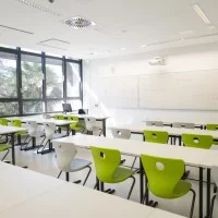 Ein leeres Klassenzimmer