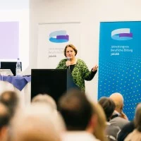 Theresa Schopper, die baden-württembergische Ministerin für Kultus, Jugend und Sport