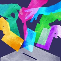 Eine Grafik zeigt bunte Hände, die Stimmzettel in eine Wahlurne werfen.