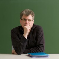 Lehrer vor einer Tafel