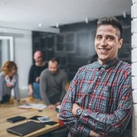 Lehrkraft im Lehrerzimmer