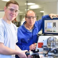 Ausbildung an der CNC-Maschine