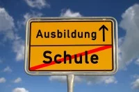 Straßenschild mit der Aufschrift Ausbildung