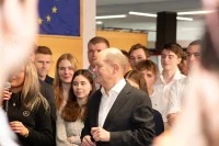 Bundeskanzler Olaf Scholz an der Gottlieb-Daimler-Schule 1