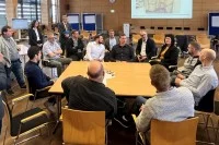 Bildungsministerin Eva Feußner im Gespräch mit Lehrkräften und Schulleitungen