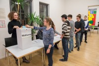 Schüler bei der Juniorwahl 