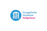 Blauer Kreis mit Buchstaben E,A,H unter einem Dach und Text Evangelische Akademie Hofgeismar
