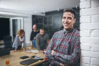 Lehrkraft im Lehrerzimmer