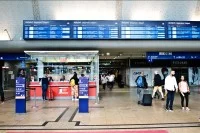 Informationsschalter und Zuganzeige vom Hauptbahnhof Köln