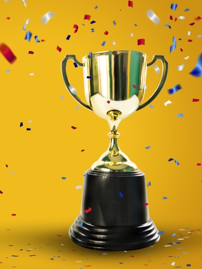 Siegerpokal und Konfetti