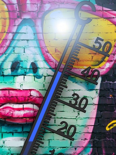 Graffiti einer jungen Frau mit Sonnenbrille und blaues Thermometer