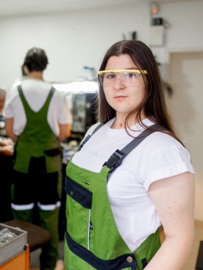 Auszubildende in der Werkstatt